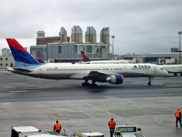 N676DL - Boeing