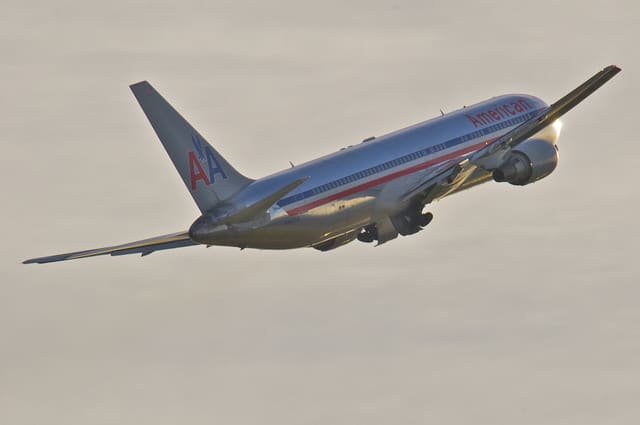 N342AN - Twin-engine aircraft