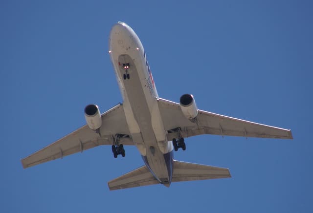 N357FE - Twin-engine aircraft