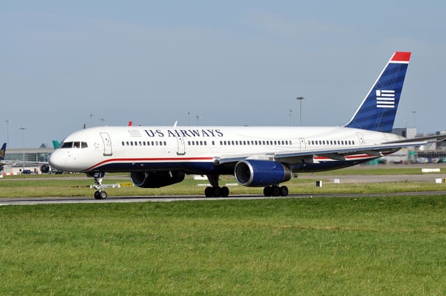 N942UW - Twin-engine aircraft