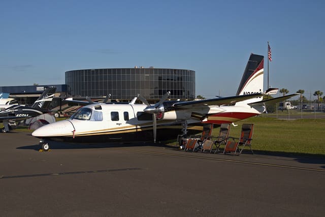 N9812S - Twin-engine aircraft
