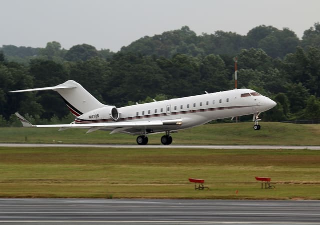 N147QS - Bombardier