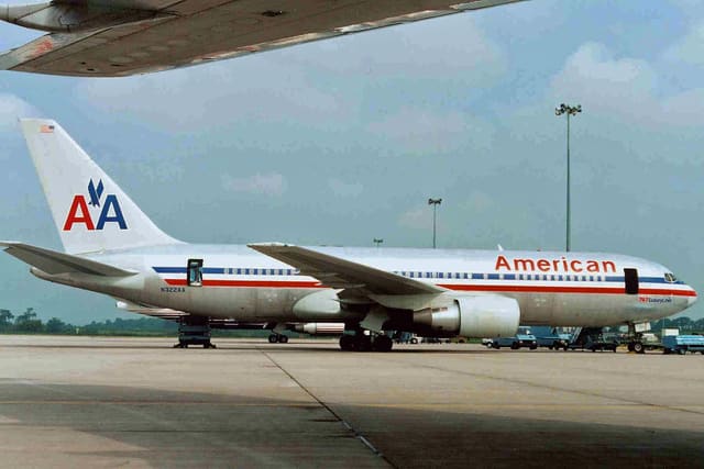 N322AA - Boeing