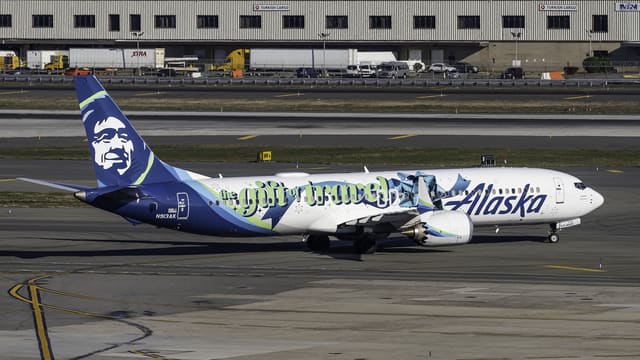 N913AK - Boeing