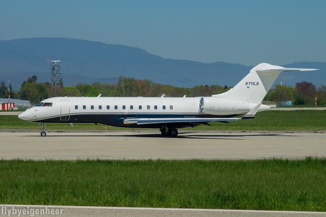 N711LS - Business jet