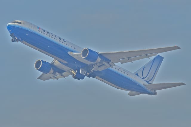 N651UA - Boeing