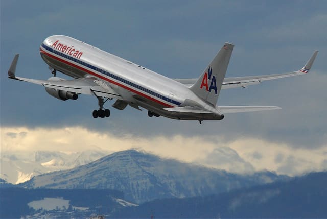 N389AA - Twin-engine aircraft
