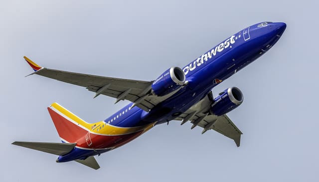 N8916Q - Twin-engine aircraft