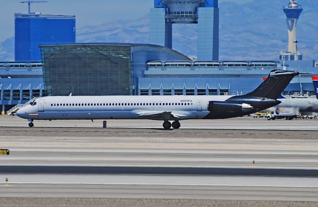 N305FA - Douglas