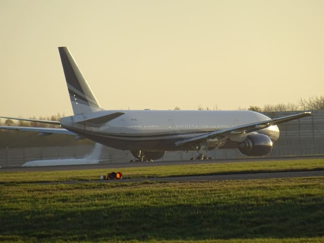 N777UK - Twin-engine aircraft