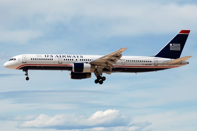 N927UW - Twin-engine aircraft