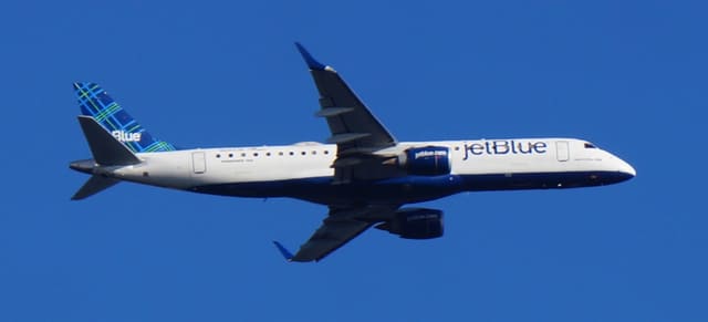N203JB - Twin-engine aircraft