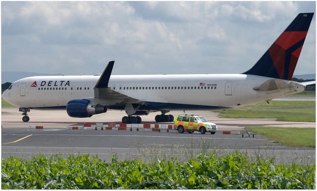 N193DN - Twin-engine aircraft