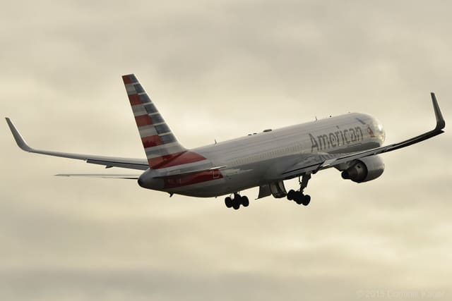N392AN - Twin-engine aircraft