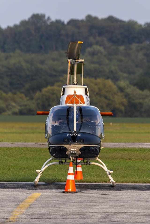 N67908 - Helicopter