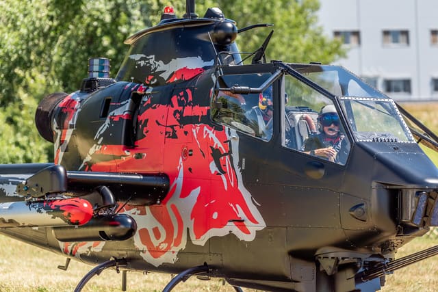 N11FX - Helicopter