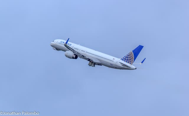 N19136 - Twin-engine aircraft