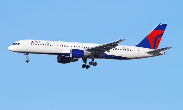 N696DL - Boeing