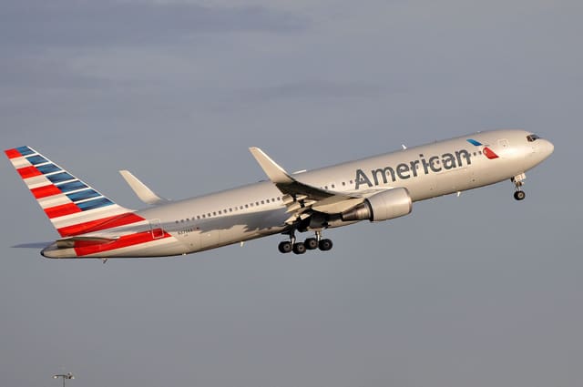 N379AA - Boeing