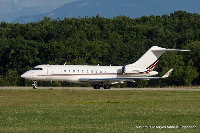 N104QS - Bombardier