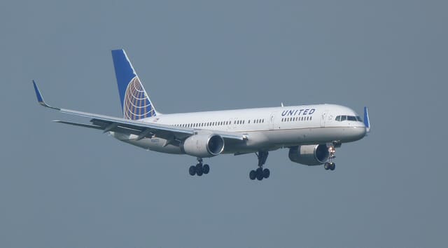 N26123 - Twin-engine aircraft