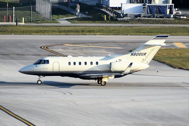 N800UK - Business jet