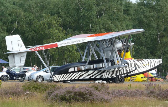 N28V - Aircraft