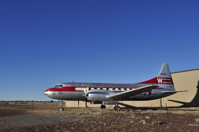 N240HH - Twin-engine aircraft