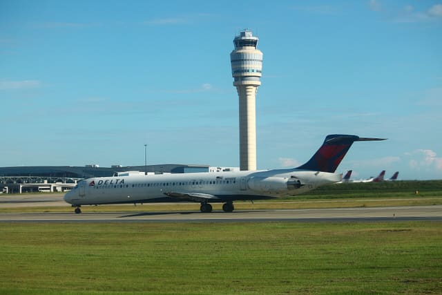 N910DE - Twin-engine aircraft