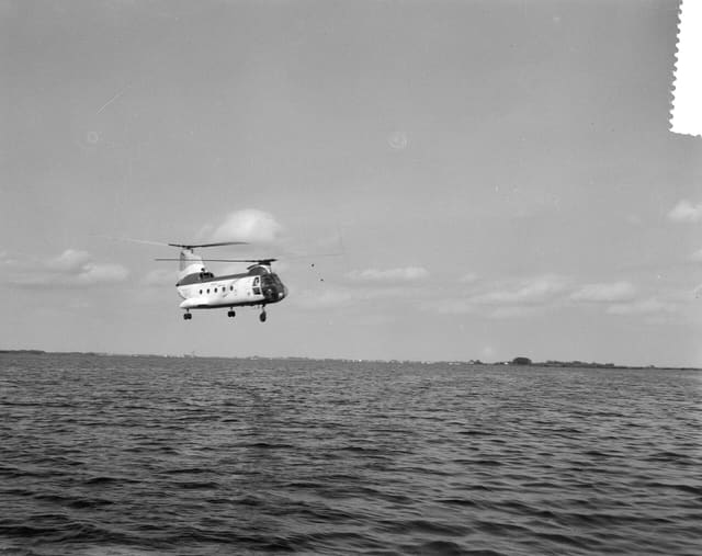 N74060 - Helicopter