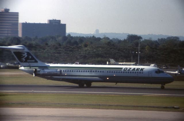 N982PS - Twin-engine aircraft