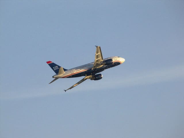 N723UW - Twin-engine aircraft