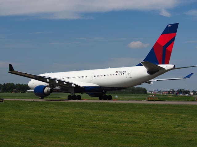 N857NW - Twin-engine aircraft