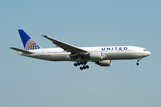 N788UA - Twin-engine aircraft