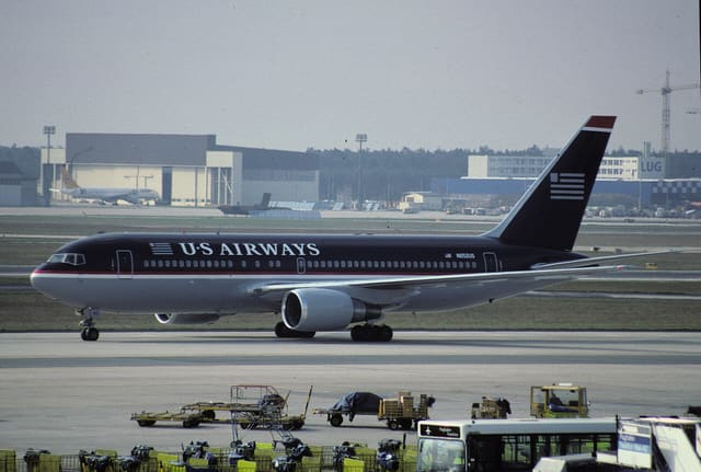 N652US - Twin-engine aircraft