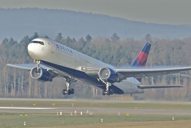N155DL - Twin-engine aircraft