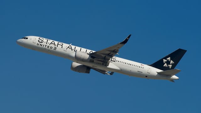 N14120 - Twin-engine aircraft