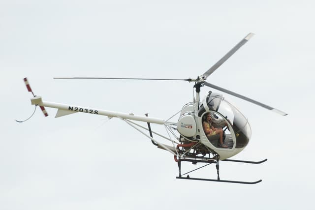N2032S - Helicopter