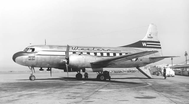 N9409H - Twin-engine aircraft
