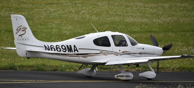 N669MA - Cirrus