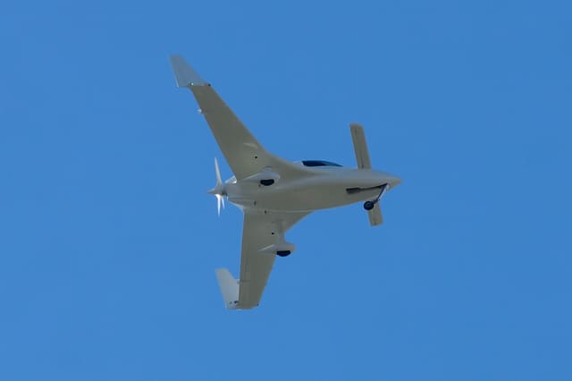 N909EZ - Single-engine aircraft