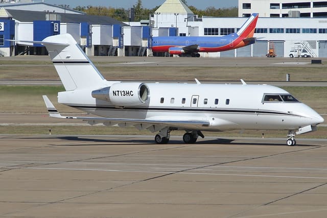 N713HC - Business jet