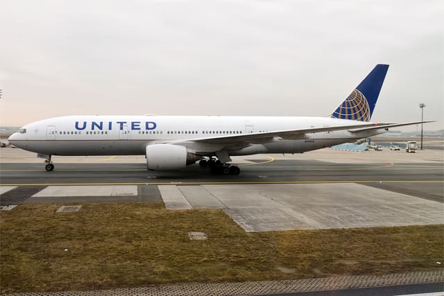 N783UA - Twin-engine aircraft