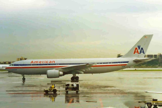 N14061 - Twin-engine aircraft