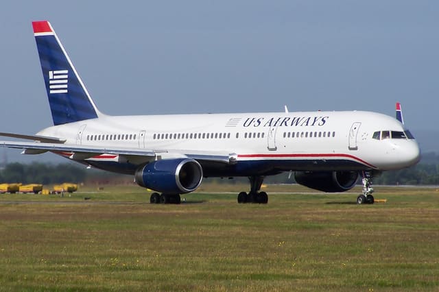 N937UW - Twin-engine aircraft