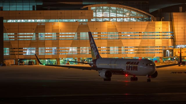  - Twin-engine aircraft
