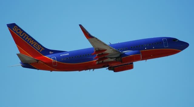 N745SW - Twin-engine aircraft