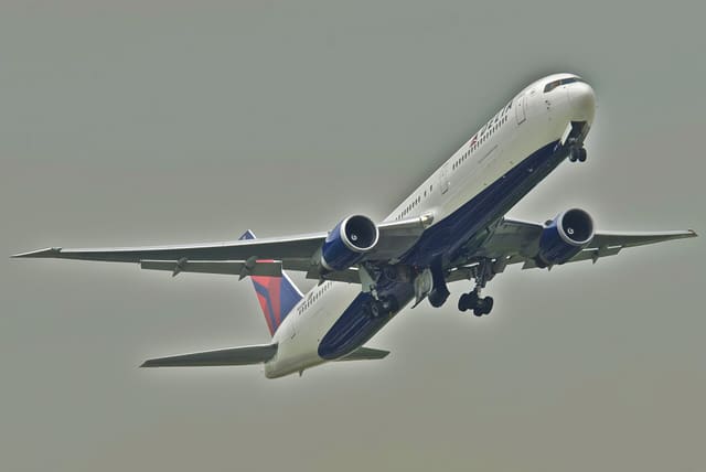 N832MH - Twin-engine aircraft