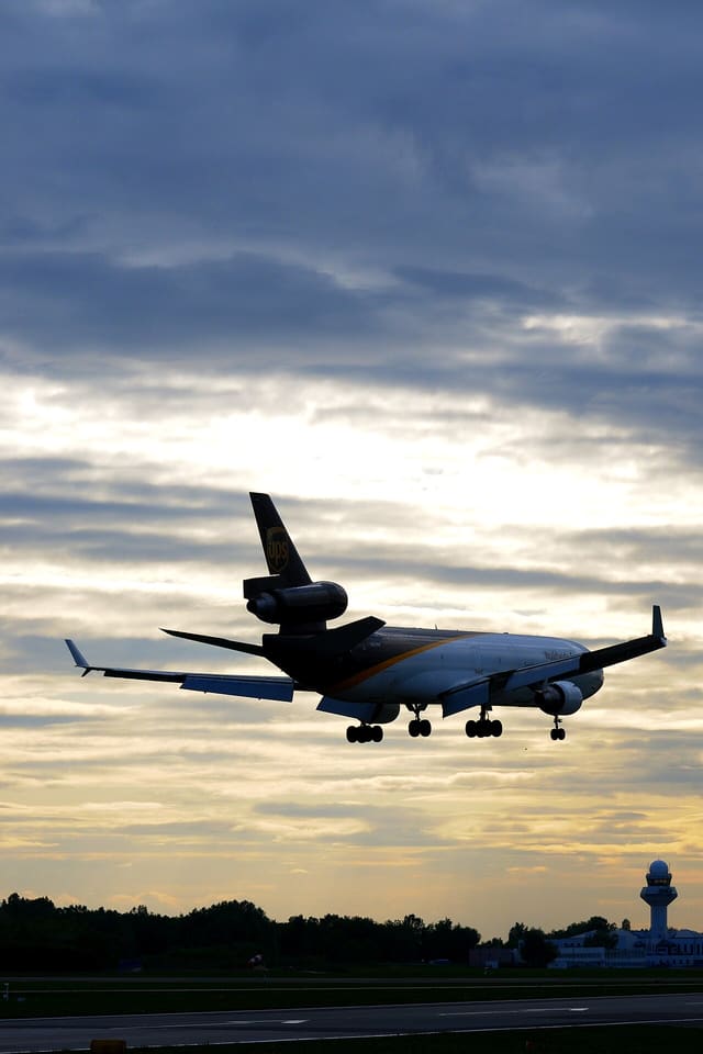 N279UP - Douglas