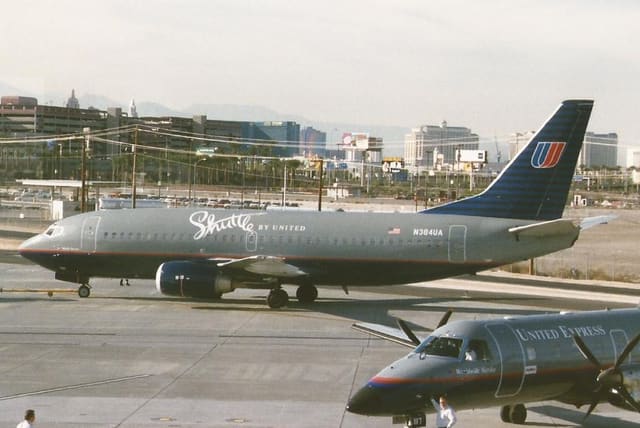 N384UA - Twin-engine aircraft